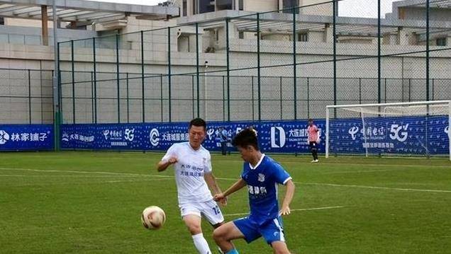 太阳队前锋抢篮板毫不手软，带队领先
